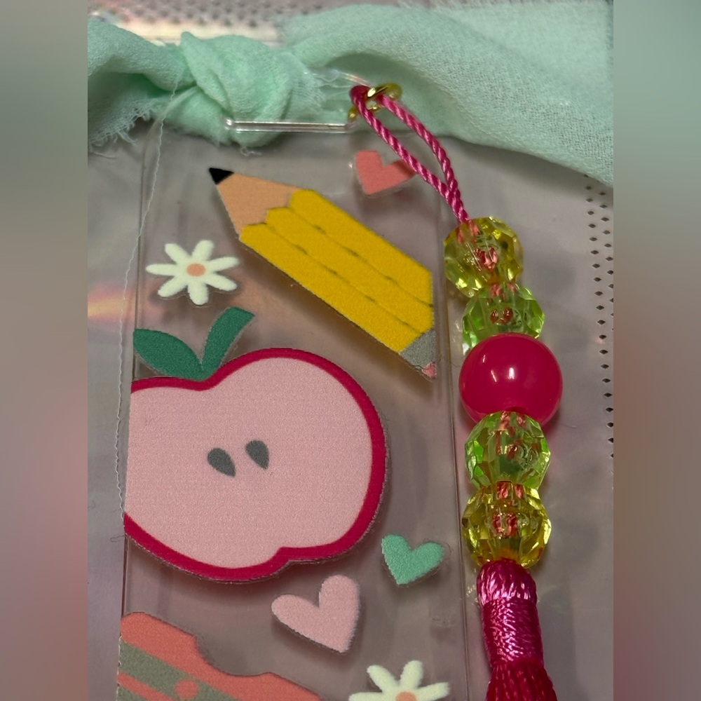 Acrylic bookmark with Apples design, tassel and beads. NWOT - Picture 7 of 8